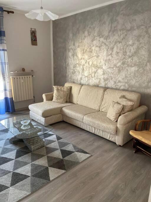Appartamento Con Tre Camere - Zona Centrale Алесандрия Екстериор снимка