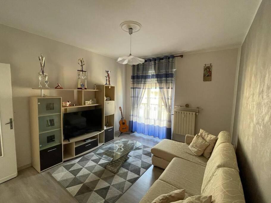 Appartamento Con Tre Camere - Zona Centrale Алесандрия Екстериор снимка